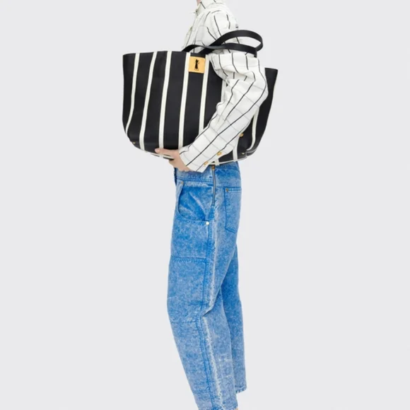 πΉSchiaparelli Tot b&w leather Measure tape motif Bag whith removable key charm - Picture 8 of 16